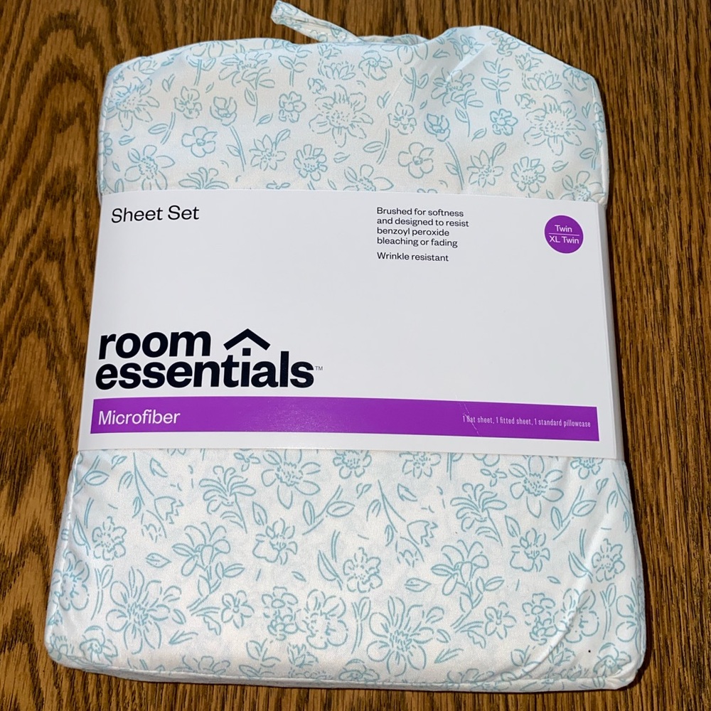 Twin XL Aqua Ditsy Sheet Set